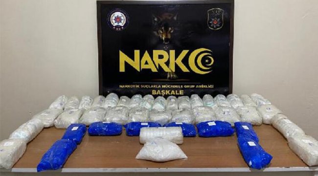 Van'da, boş arazide ele geçirilen 22 kilo metamfetamine 1 gözaltı