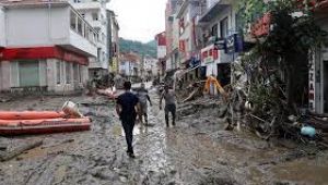 Batı Karadeniz'deki sel felaketinde 77 kişi hayatını kaybederken, kaybolan 47 kişi hala aranıyor