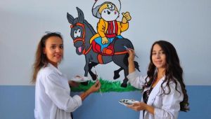 Öğretmenler, okulu masal kahramanlarıyla süsledi