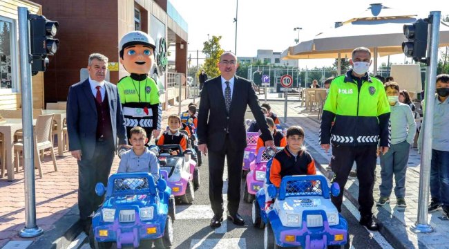 Başkan Kavuş, trafik eğitiminde çocuklara eşlik etti