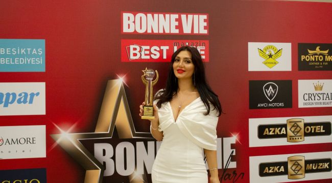 Azerbaycan'ın divası Sevinc Ağaşirinova, Türkiye'de ödül aldı