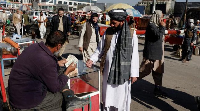 Taliban yönetimi Afganistan'da yabancı para kullanımını yasakladı
