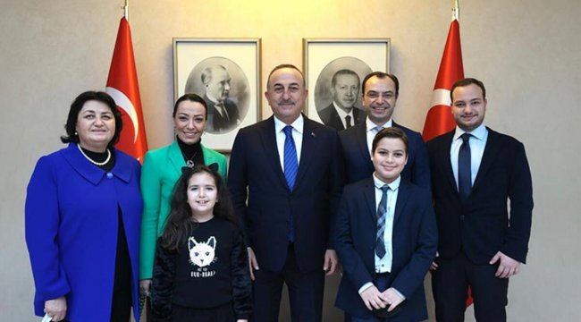 Bakan Çavuşoğlu, Dr. Sadık Ahmet'in ailesini kabul etti