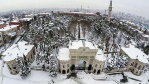 İstanbul'da kar yağışı yeniden başladı! Üniversiteler iki gün tatil edildi