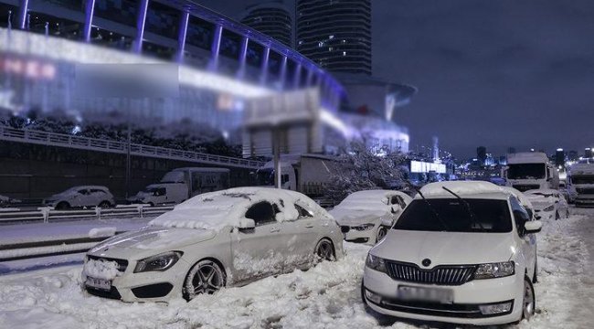 Son dakika: O yol bugün de kapandı! Kar esareti İstanbul'u ne zaman terk edecek? Turuncu alarm verildi