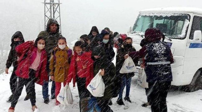 3 Mart Ankara'da okullar tatil mi? Bugün Ankara'da okullar tatil edildi mi? Valilik açıklama yaptı mı? 3 Mart 2022 Perşembe