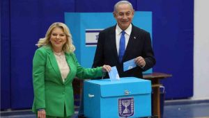 İsrail’de eski Başbakan Netanyahu’nun sağ bloğu seçimi önde götürüyor