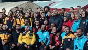 Bakan Koca, ilk sahurunu Hatay'da sağlık çalışanları ile yaptı