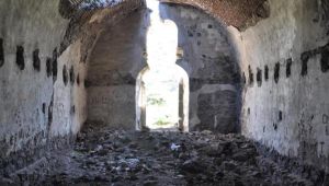 Kars'ta tepki çeken görüntü: Defineciler 150 yıllık kiliseyi talan etti