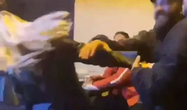 Beyoğlu Taksim'de 'göbeğime vurdun' tartışması