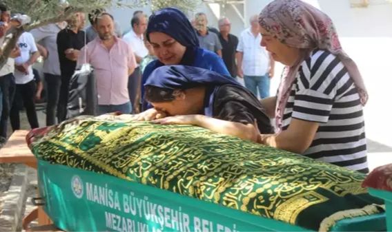 Babaları tarafından öldürülen 3 çocuğun cenazesinde imam helallik istemedi