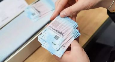 Ehliyet yenileme harcı cep yakacak! Büyük zam öncesi nüfus müdürlüğünde kuyruklar oluştu
