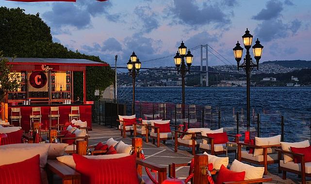 Çırağan Palace Kempinski İstanbul'un Yazlık Mekânı C BAR Açıldı
