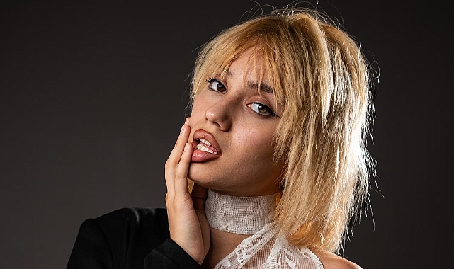 Genç Model Aysu Babayeva Kimdir?