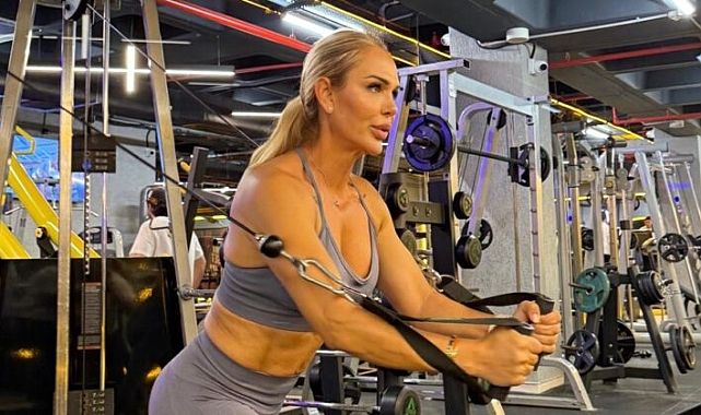 Survivor Nagihan Karadere Öğrencilerin yoğun ilgisi ile karşılaştı