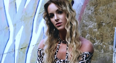 Moda dünyası son dönemde genç, özgüvenli ve ışığıyla dikkat çeken Duygu Coşgun'u konuşuyor: