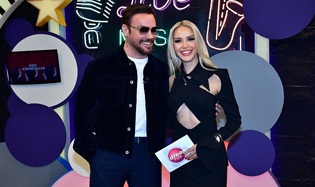 SİNAN AKÇIL’DAN ZEYNEP BOZKAYA’YA SÜRPRİZ ŞARKI!