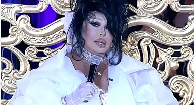 Diva Bülent Ersoy, iftar davetine katıldığı elbiseyle dikkat çekti