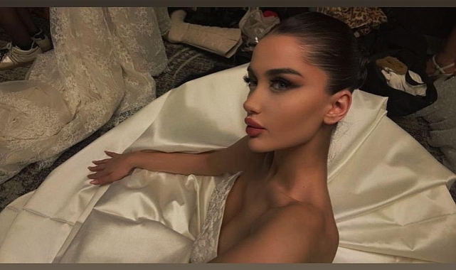 Podyumu Yıktı! Türkiye Güzeli Nur Sarı’dan A+ Kadrolu Defilede Güç Gösterisi ve Sürpriz Açıklama