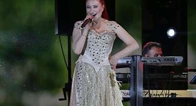 Candan Erçetin, 20 Mart 2026 akşamı Royal Seginus Hotel sahnesinde unutulmaz bir konsere imza attı.