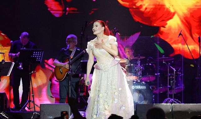 Candan Erçetin’den Anneler Günü’nde Unutulmaz Bir Konser