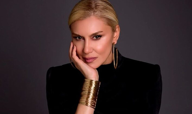 Güzel şarkıcı Zeynep Mansur, yeni bir yaz şarkısı ile herkesi şaşırtmaya geliyor.